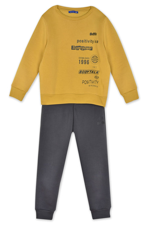 Childrens set for boys with a t-shirt and sweatpants