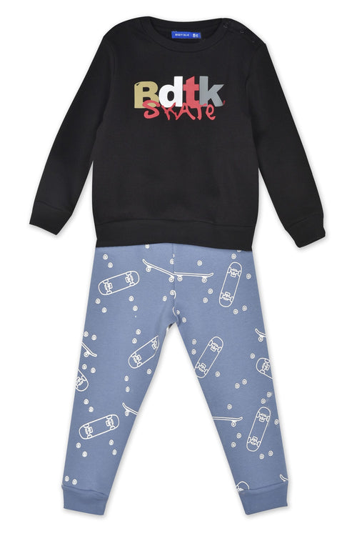 Infant set for boys with a shirt and pants