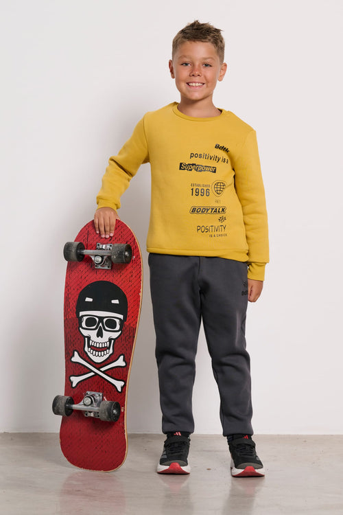 Childrens set for boys with a t-shirt and sweatpants